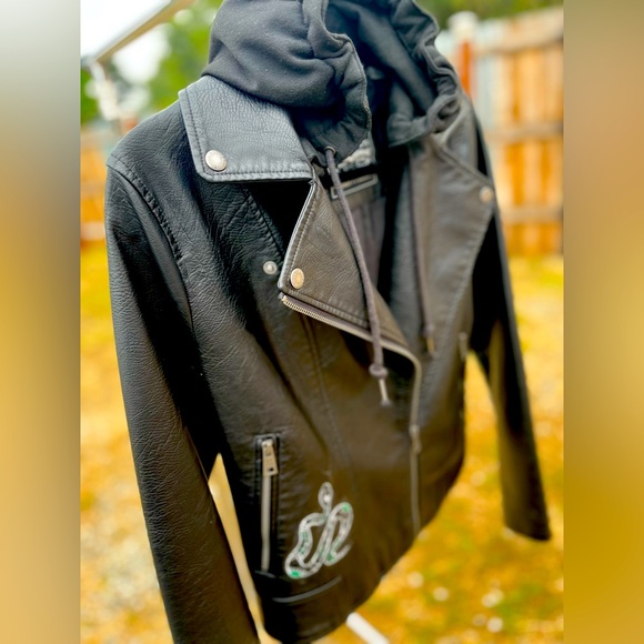 Swift Inspired Hooded Leather Jacket - Picture 11 of 15